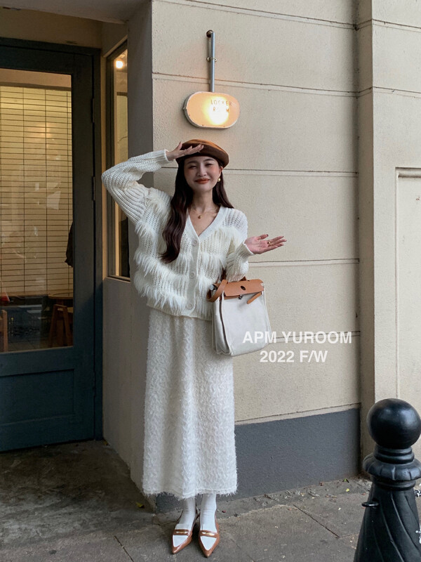 New in winter!【APM YUROOM】V-neck single-breasted solid color comfortable temperament warm sweater 6117# LSL