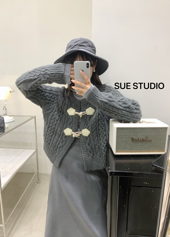 New in winter! 【SUE STUDIO】 Front and rear twist horn buckle warm sweater 9826# ZJY