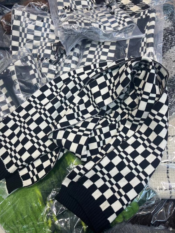 [WANG] Versatile black and white checkerboard scarf 2022-14 # CL