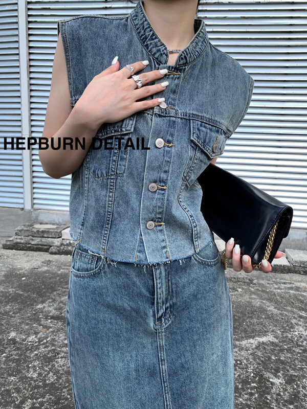 【HEPBURN Hepburn】Stand-up collar sleeveless denim vest 8015