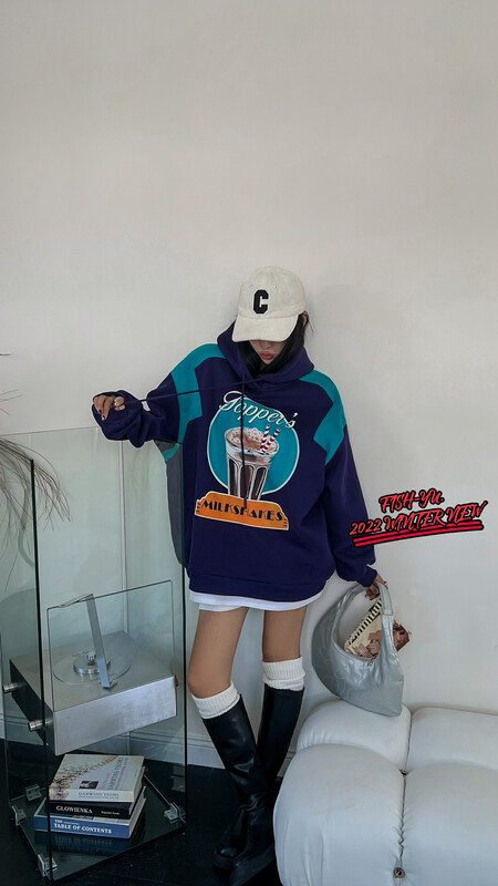 [FISH YU] American retro drink cup 3D digital printing contrast color stitching plus velvet sweater 22659