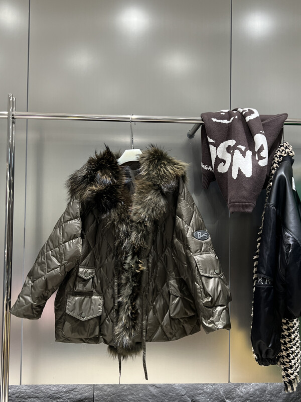 【BOBO1972】Real raccoon fur national standard 90 white duck down jacket fur down jacket tops non-removable 228012