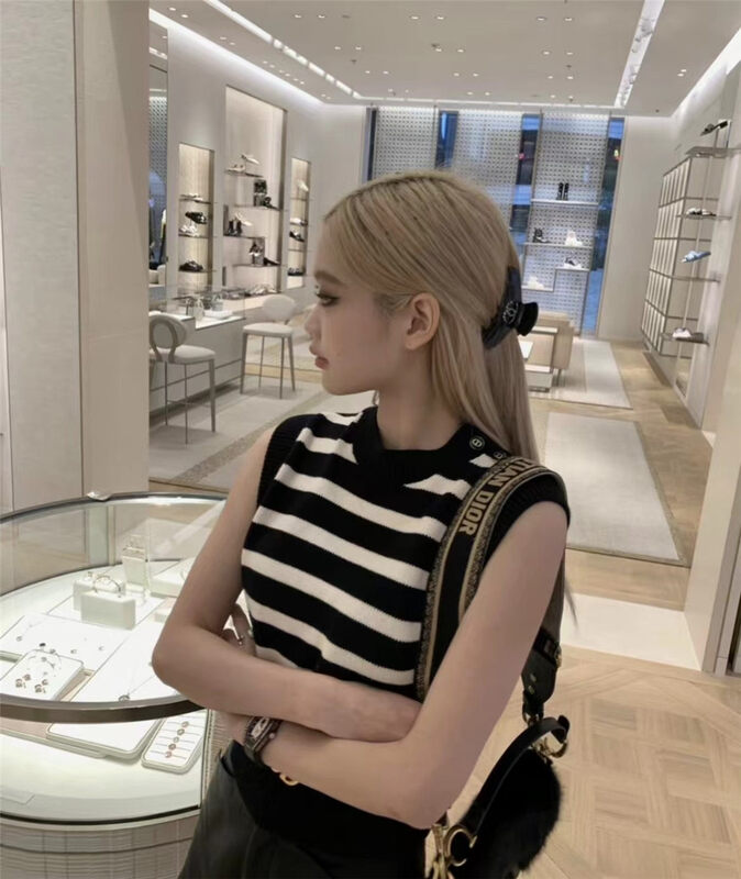 New in autumn! [MS STUDIO] black and white contrasting striped knitted vest/sling 88166# PCZ