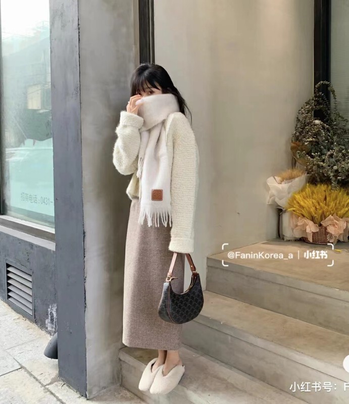 [WANG] Solid small icon tassel scarf 2022-15 # CL