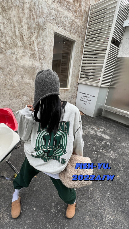 [FISH YU] American retro color drawing printing contrast color special machine tooth embroidery plus velvet sweater 22617