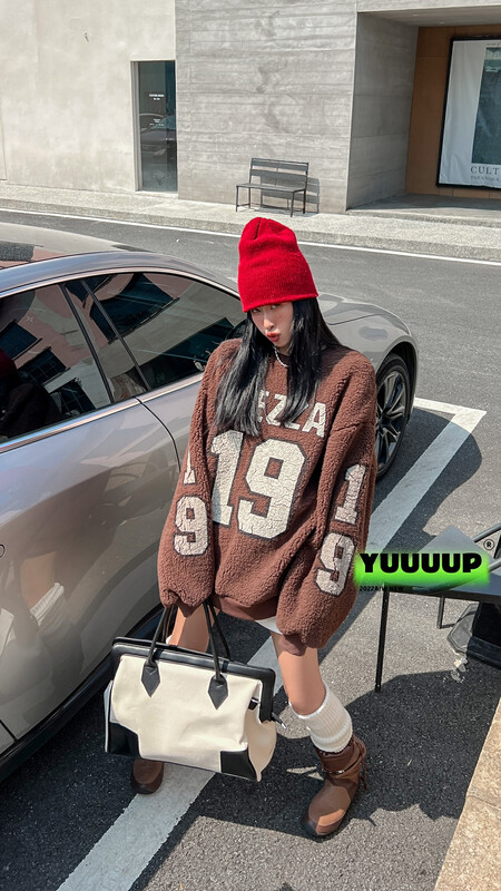 [FISH YU] American retro alphabet cracked print composite milk silk lamb wool sweater 622661