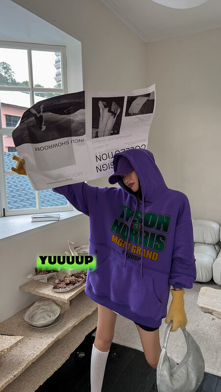 [FISH YU] American retro gradient color letter color drawing large pocket hooded sweater 622658