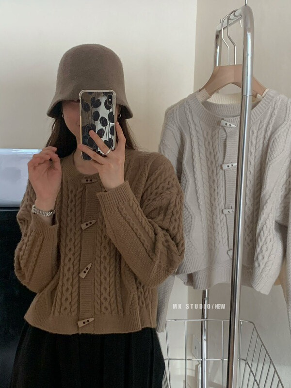 New in winter! [MK] horn buckle twist Korean warm sweater s078# HJY