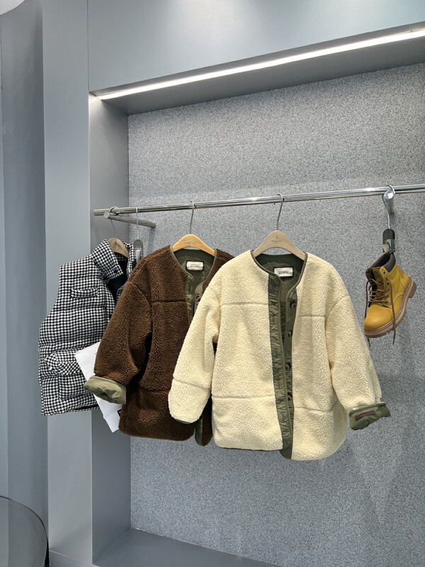 【BOBO1972 】High quality 2 sides can wear lamb wool coat short coat loose vest only sell coat 229177
