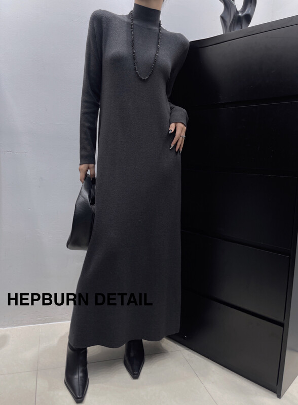 [HEPBURN Hepburn] Long-sleeved A-swing knitted dress is tall and thin A23-1
