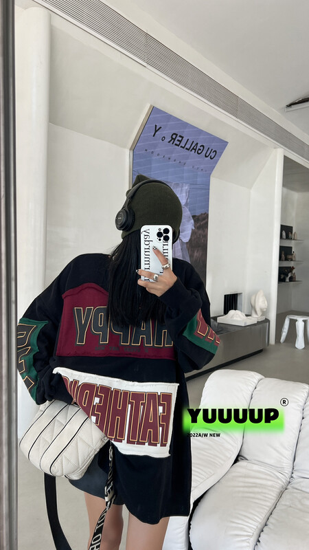 【FISH YU】Cool English letter patch print plus velvet casual loose sweater 622655