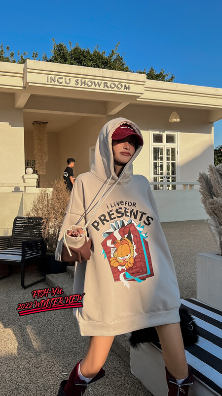 【FISH YU】American retro cartoon Garfield printed composite Australian grain velvet thick sweater 22663