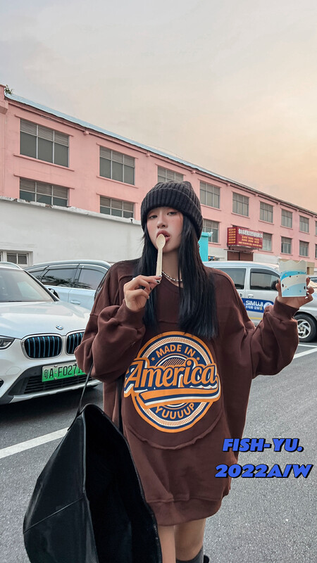 [FISH YU] American retro alphabet flocking foam patch print loose plus velvet sweater 22653