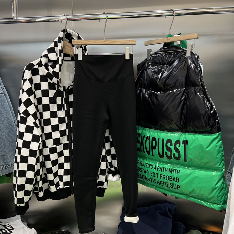【BOBO1972 】Slim fit all-match fleece leggings 66379-1# CJJ