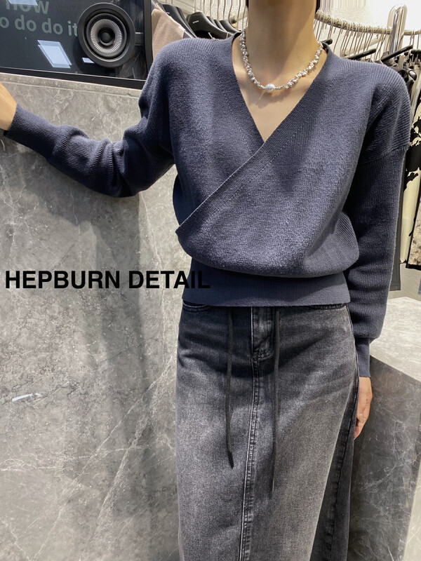 【HEPBURN Hepburn】Explosive Cross V-Neck Knit Sweater (Sweater) 66105-1# FHX