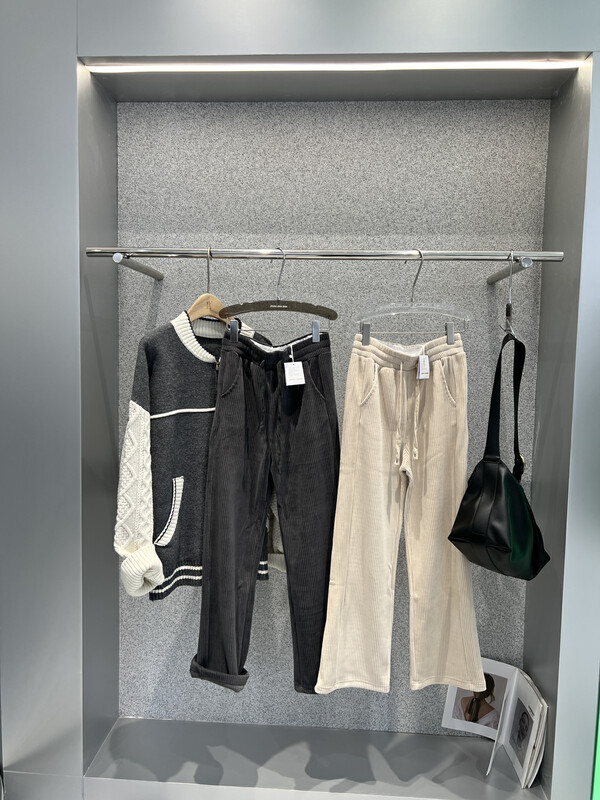 [BOBO1972] Korean style casual, comfortable and thin striped velvet straight-leg pants casual pants only sell pants 225321