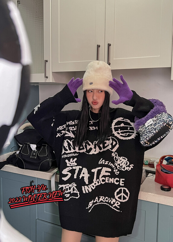 [FISH YU] American retro contrast color graffiti jacquard arctic fleece thickened sweater 22673