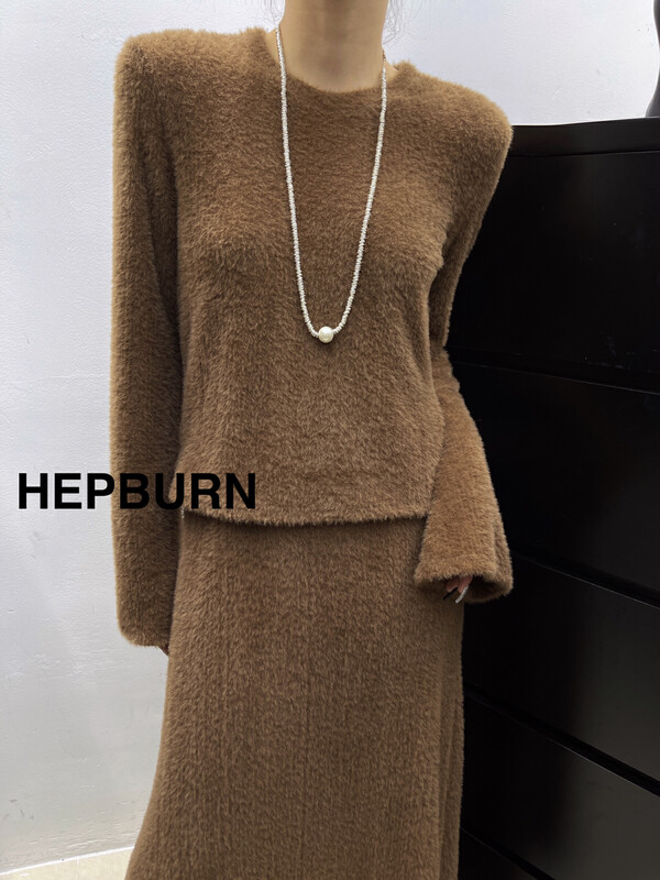 【HEPBURN Hepburn】Round Neck Plush Flared Sleeve Shirt (Western Style Versatile) HMF5227# FHX