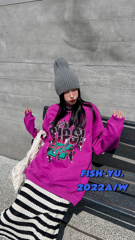 [FISH YU] Retro alphabet color drawing printing contrast color special machine surface embroidery plus velvet loose sweater 22637