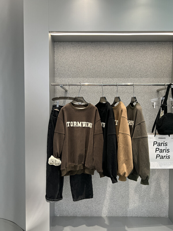 [BOBO1972] velvet letter loose sweater sweater only sells sweater 225916