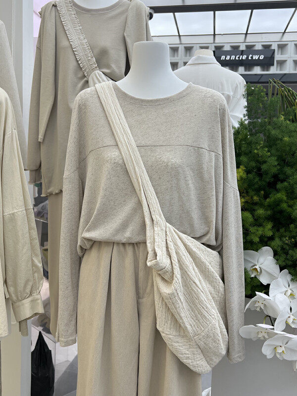 Original price 66.55! [RIN] Simple western style all-match loose and thin long-sleeved T-shirt 21651