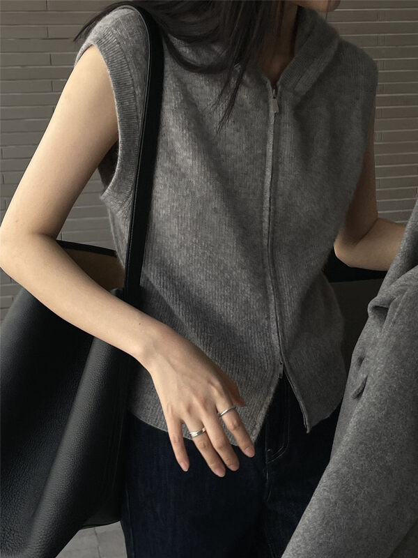 【CLEAN SPACE】Simple and versatile hooded wool vest (40% wool 35% raccoon) 33260# CQW