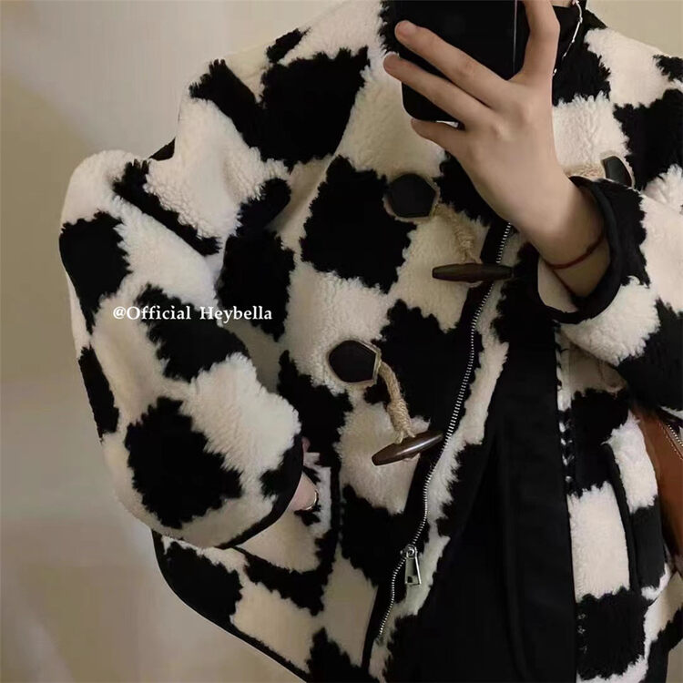 【HEY BELLA】Fashionable furry and comfortable plaid horn button short coat 6005# L