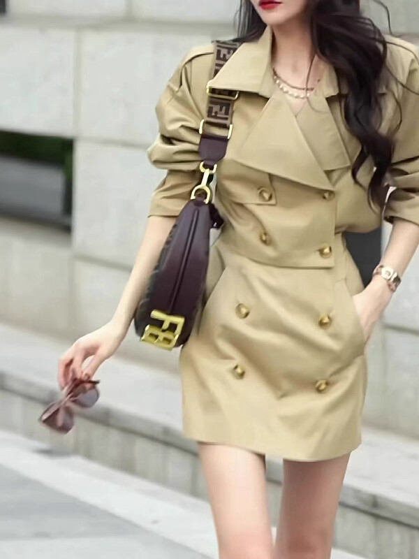 Autumn is new! [JUN.T] temperament double-breasted short windbreaker suit + high-waist slim skirt suit (with sock) 6707# PCZ