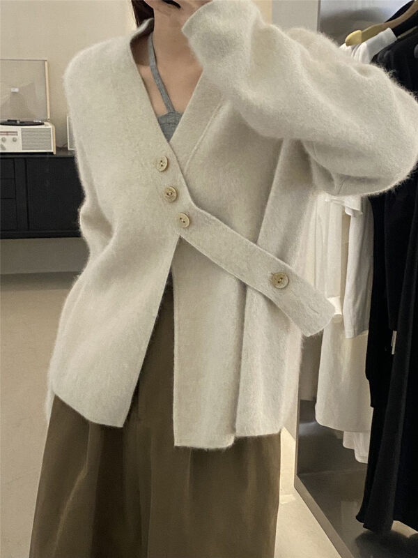 【CLEAN SPACE】Korean version solid color V-neck design side button knitted cardigan (33% raccoon hair) 32968# CQW