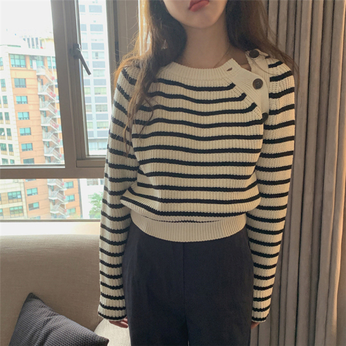 Korean version of the retro Western style loose all-match long-sleeved round neck striped button pullover knitted sweater short sweater women