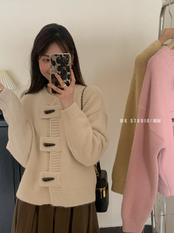 New in winter! [CHEN/MK] temperament lady horn button knitted cardigan s072# HJY