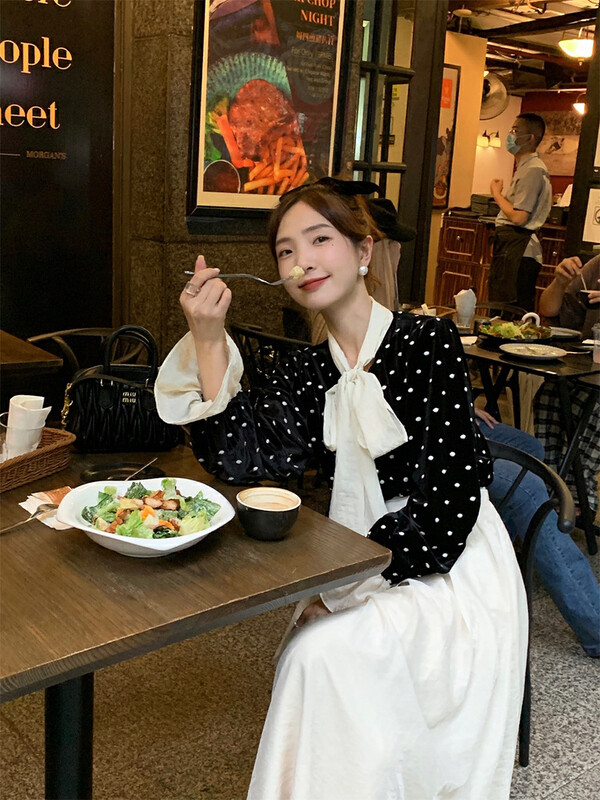 【NEW OPEN】Korean version of fashionable dot contrast velvet lace-up shirt XY80601# ZXX
