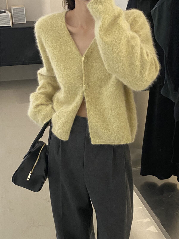【CLEAN SPACE】Solid color textured V-neck short knitted cardigan (32% wool, 32% rabbit hair) 33265# CQW