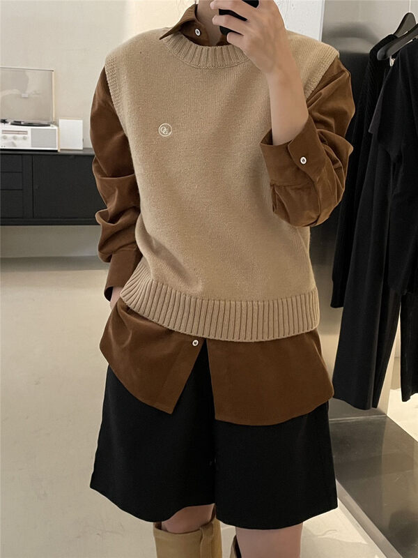 【CLEAN SPACE】Round Neck Embroidered Label Knit Vest (80% Wool) 33221# CQW