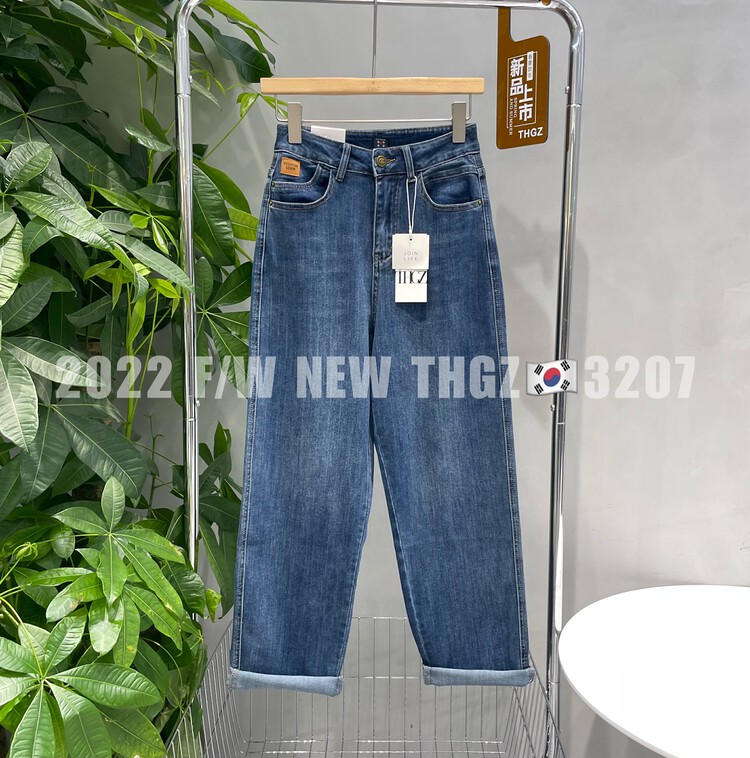 Original price 67.68! [Original Korea] Small gold buckle elastic boyfriend pants jeans 3207