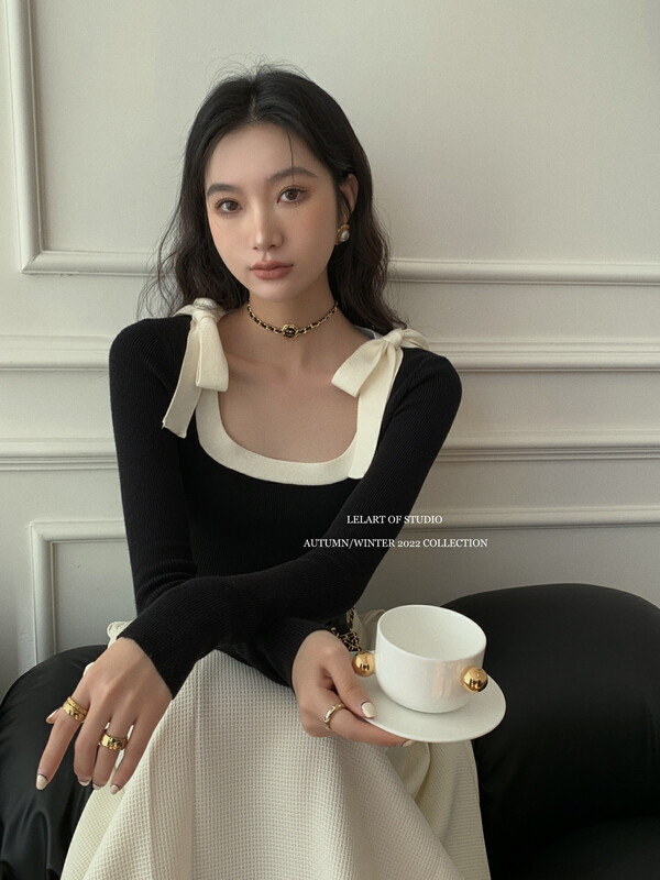 [LE LART] French Hepburn style black and white color matching square collar bottoming sweater sweater knitted sweater XL280