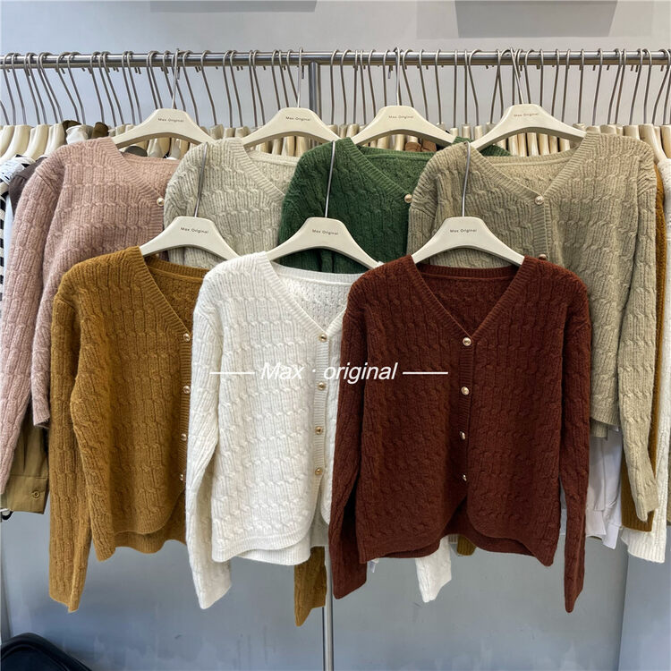 New in winter!【MAX ORIGINAL】Korean version solid color V-neck warm sweater 98898# HBX