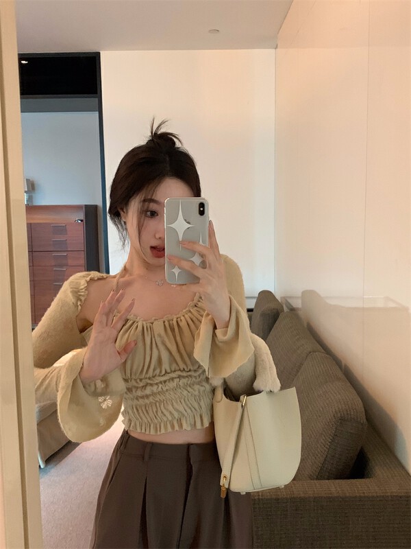 [Yi Kaoru] Pure desire hot girl romantic halter sweater fake two-piece long-sleeved T-shirt 0442# HYY