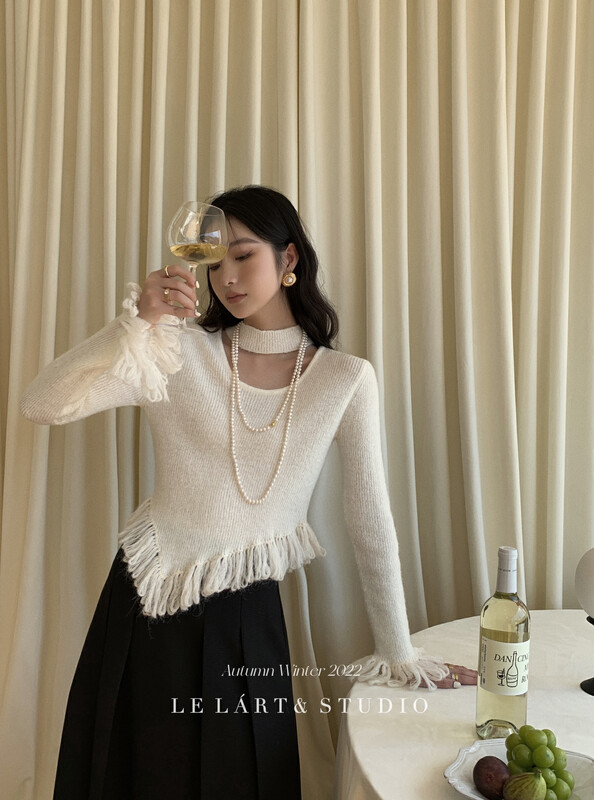 【LE LART】French design, pure desire, sweet and spicy, clavicle tassel knitted sweater XZ371
