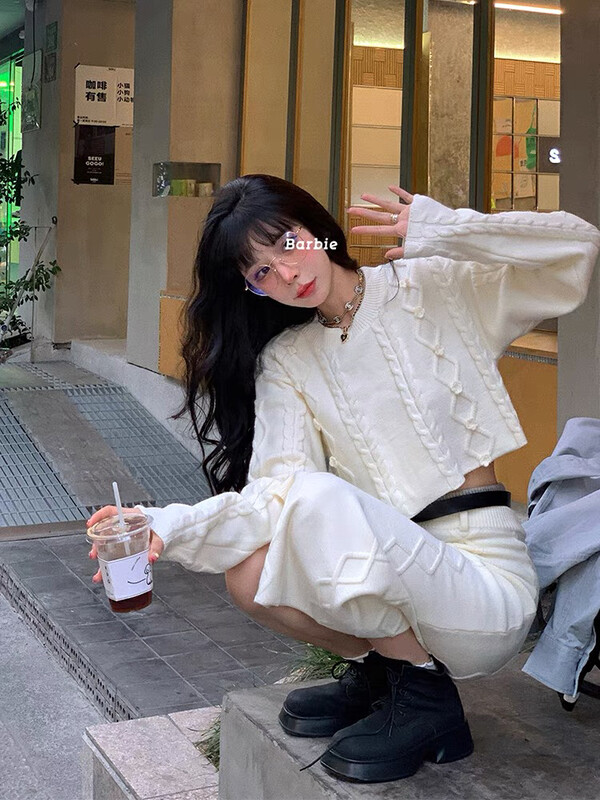 [Blue Show] Heavy Industry Three-dimensional Flower Short Knit Sweater 7616# LSW
