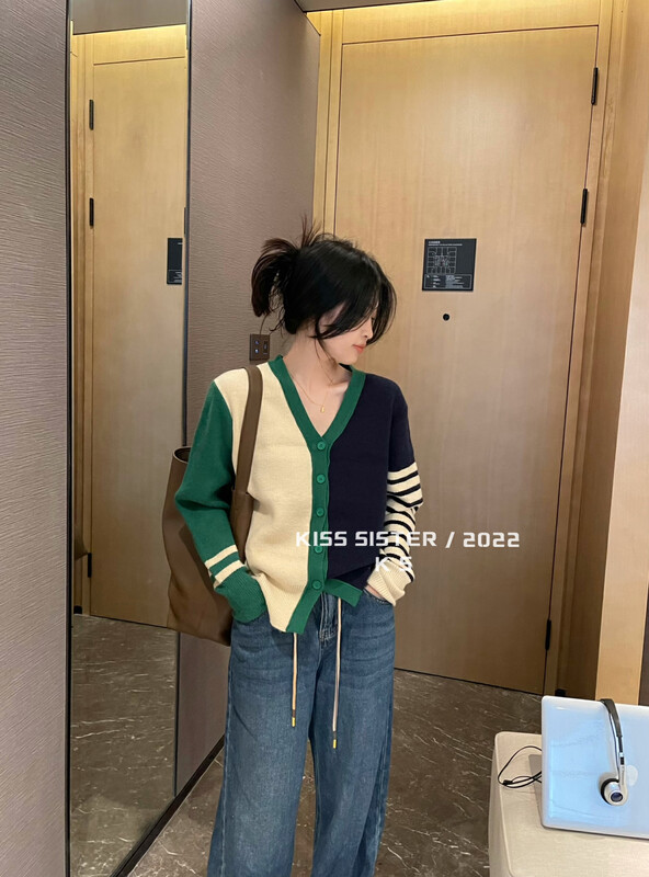 【KISS SISTER】Korean version casual color contrast stitching design cardigan sweater 22M8502