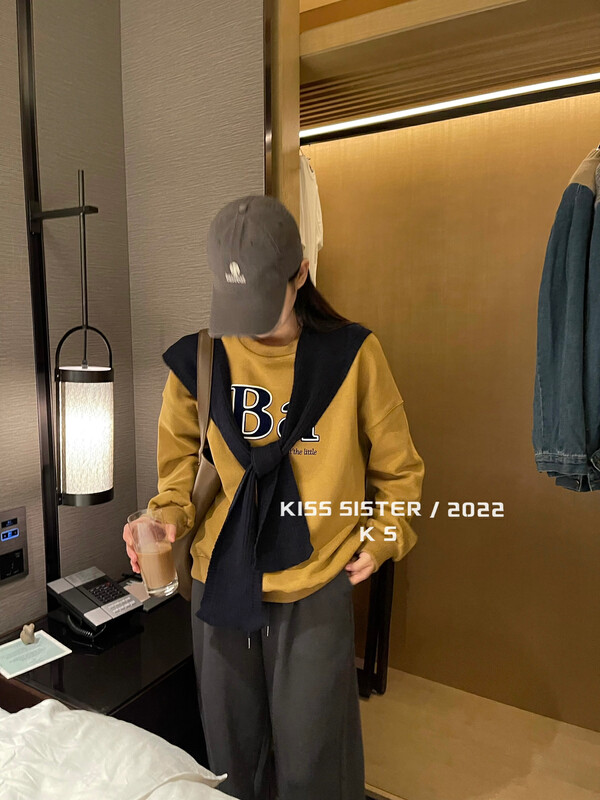 【KISS SISTER】Korean Loose Letter Sweater (with Shawl) 22A9823