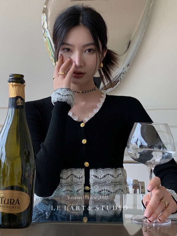 Original price 107.99! 【LE LART】French Hepburn split lace gold button knitted sweater TH057