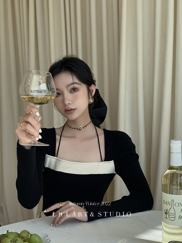 【LE LART】French Hepburn style black and white colorblock square collar halter neck puff sleeve knitted sweater small knitted sweater TH123