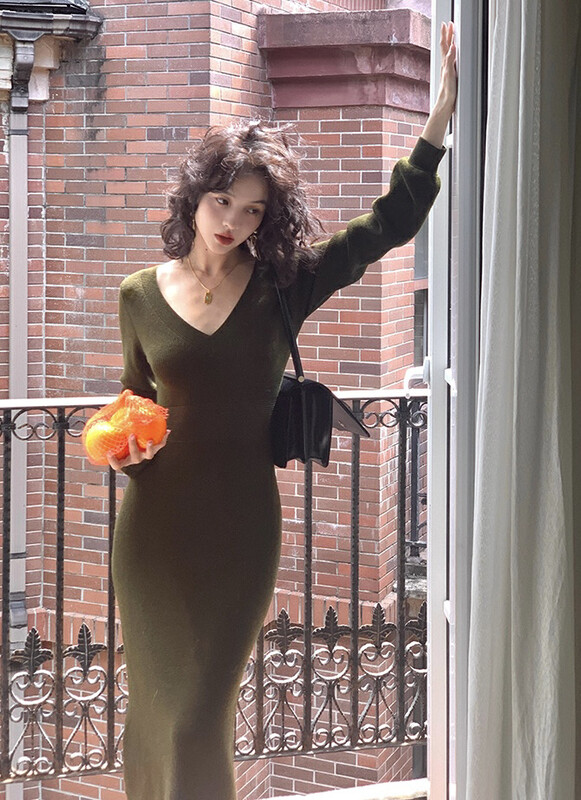 【SAVAGE】French retro V-neck waist and slim side slit mid-length knitted dress S1303# WPL