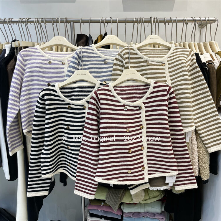 【MAX ORIGINAL】Round Neck Striped Double Breasted Warm Sweater 99025# HBX