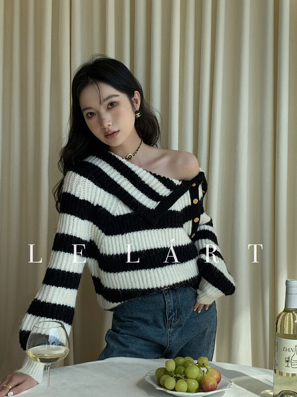 【LE LART】French Hepburn Gold Buckle Loose Off Shoulder Striped Pullover Sweater Sweater XZ373