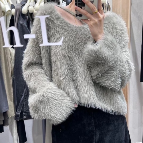 Korean style short sweater women's 2022 autumn and winter loose sweater lazy style fluffy white exposed collarbone sweater