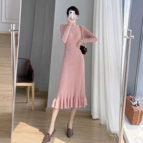 Early autumn fishtail knitted dress women's over-the-knee mid-length bottoming with a slim fit winter sweater dress with a coat