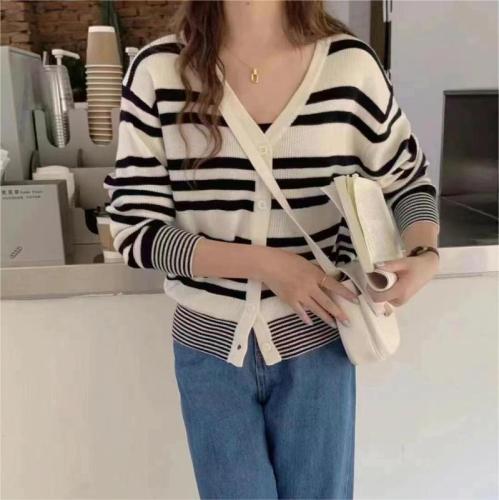  autumn and winter new Korean version V-neck striped loose short thick and thin striped sweater knitted sweater cardigan coat women